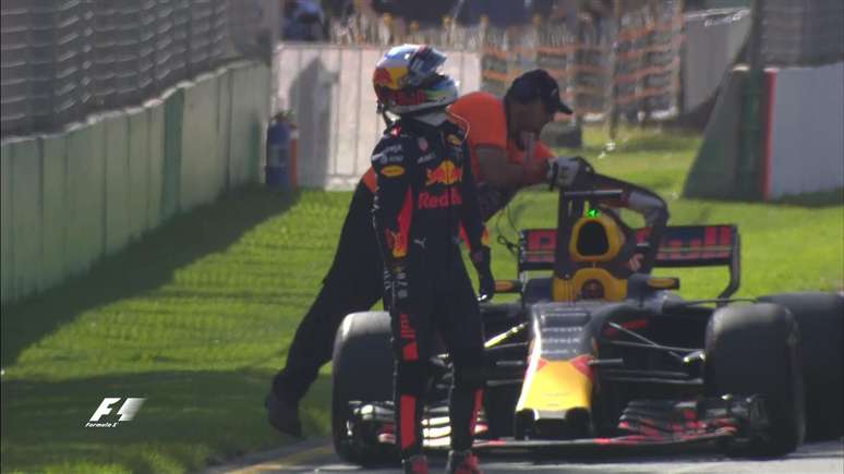 Ricciardo abandonando o GP da Austr&aacute;lia de 2017
