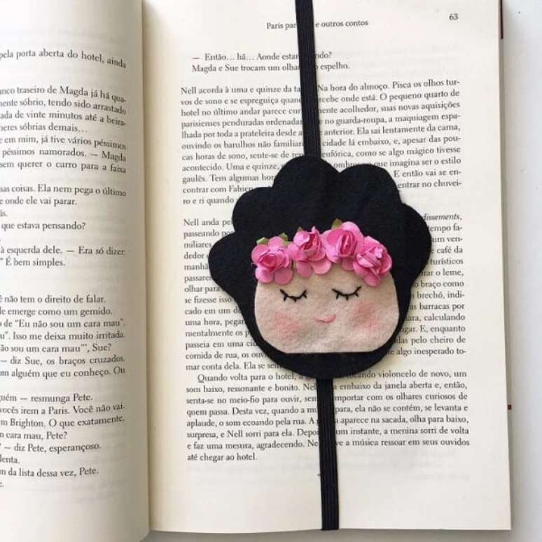 60. Ideia de artesanato para o dia das m&atilde;es: marcador de p&aacute;ginas em feltro. Fonte: Estudio Algod&atilde;o Doce