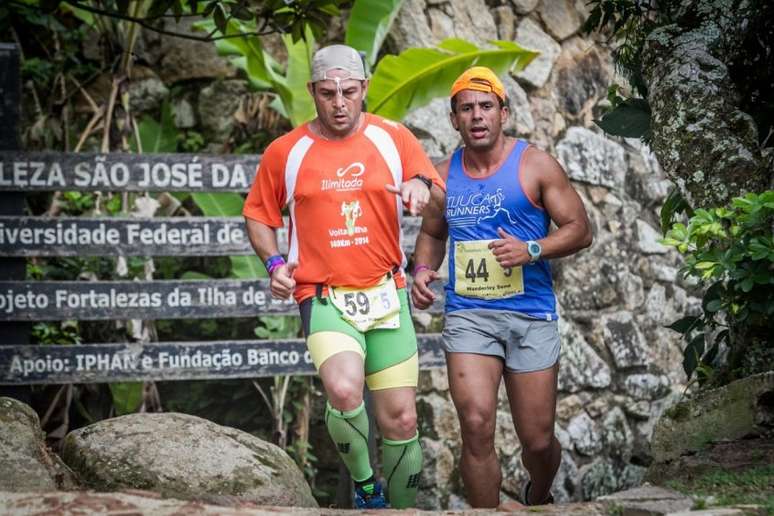 Primeira-dama Michelle Bolsonaro se diverte e participa de corrida