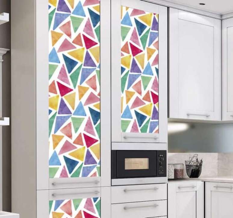 5. Adesivo para armário de cozinha colorido – Foto Ten Stickers
