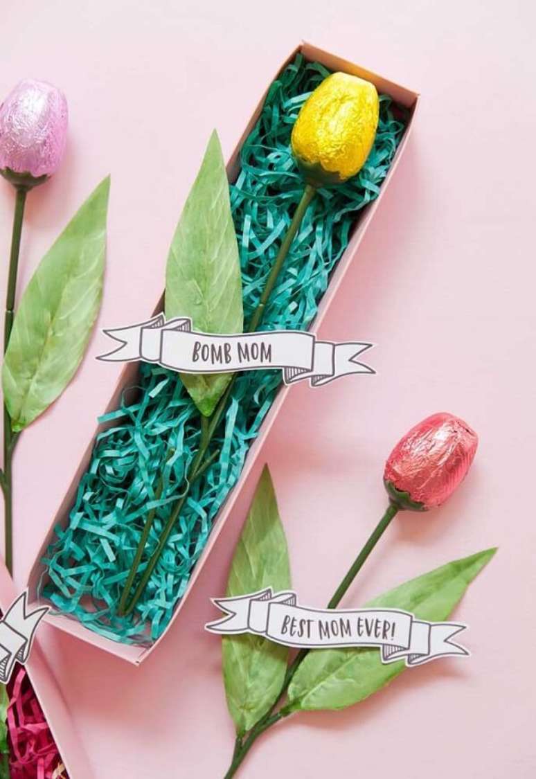 52. Ideias de lembrancinhas para o dia das m&atilde;es: bombons s&atilde;o sempre bem-vindos. Fonte: Decor F&aacute;cil