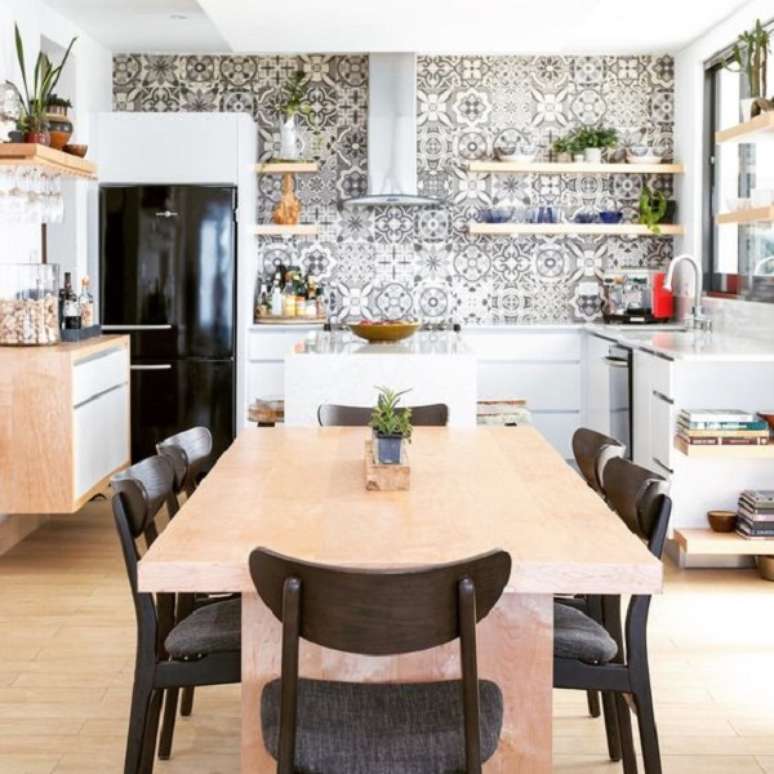 10. Adesivo para cozinha moderna do tipo hidr&aacute;ulico &ndash; Foto The Home Depot