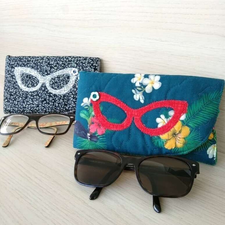 49. Ideias de lembrancinhas para o dia das m&atilde;es: porta &oacute;culos personalizado. Fonte: Luxo da Luda