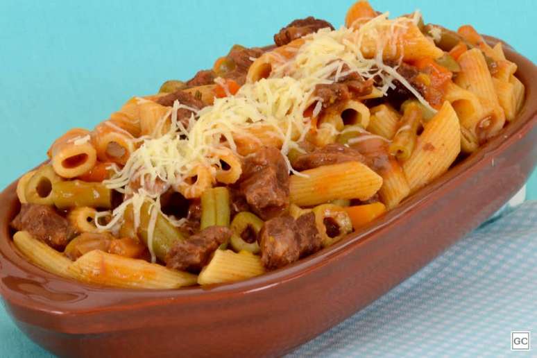 Macarrão na pressão com carne – Foto: Guia da Cozinha