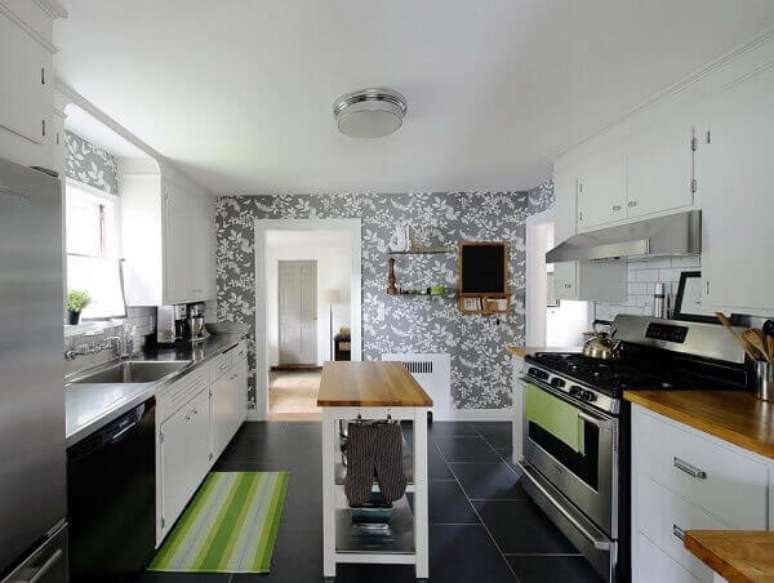 31. Adesivo para cozinha floral &ndash; Foto ER Miller