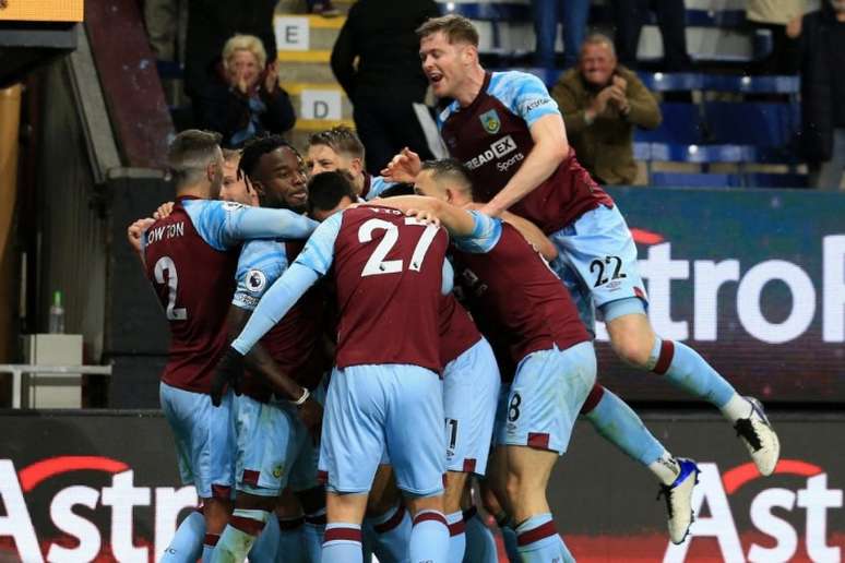 Burnley bate Everton em casa (LINDSEY PARNABY/AFP)