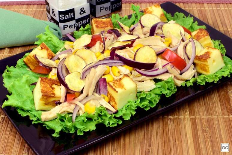 Salada de chips de batata-doce &ndash; Foto: Guia da Cozinha