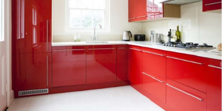 11. Adesivo para armário de cozinha vermelho – Foto Decoração e Arte