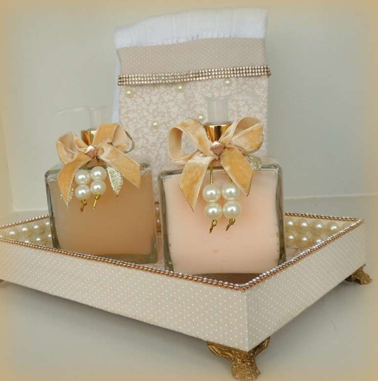 29. Ideias para o dia das m&atilde;es: kit lavabo com bandeja. Fonte: Elo7