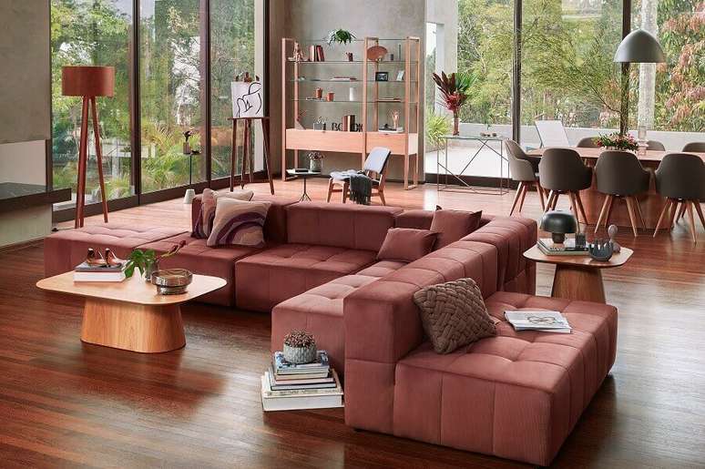 8. Ter um sofá modular possibilita diferentes montagens, guiadas pelo tamanho do espaço e estilo de decoração – Foto: Tok&Stok