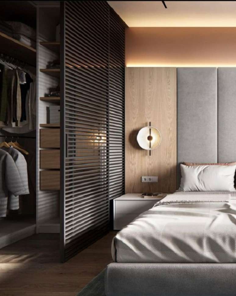 13. Divis&oacute;ria de closet feita com brise de madeira &ndash; Foto Furuhall