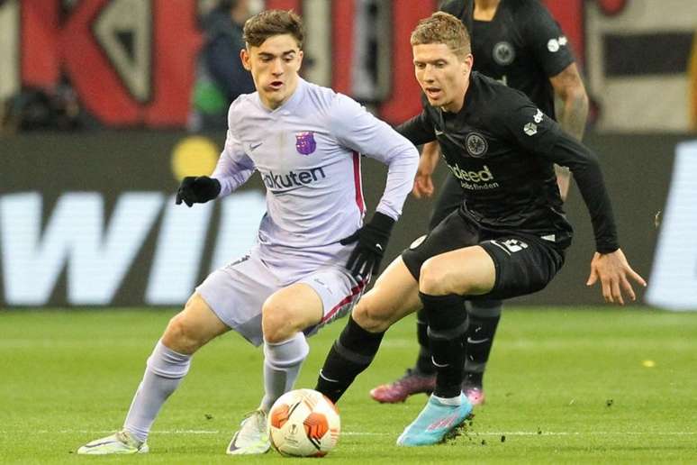 Duelo entre Eintracht Frankfurt e Barcelona está aberto por vaga na semifinal (Foto: DANIEL ROLAND / AFP)