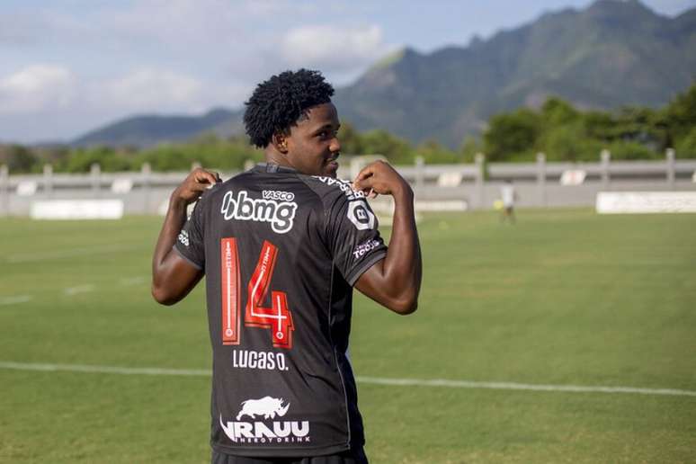 Lucas Oliveira já está regularizado e pode entrar em campo contra o Vila Nova, pela primeira rodada da Série B (Foto: Daniel Ramalho/Vasco)