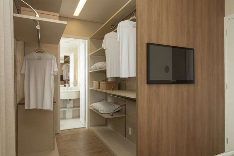 46. Ideias de closet planejado de madeira &ndash; Foto Tres Arquitetura
