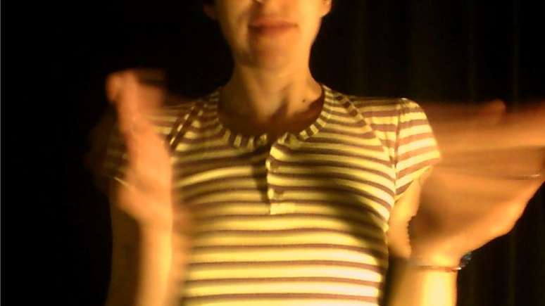 O tremor nas m&atilde;os de Carolina se tornou insuport&aacute;vel