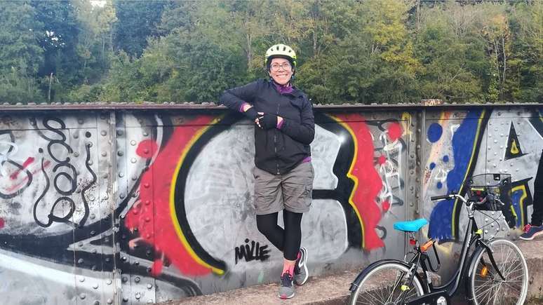 Carolina hoje vive na Fran&ccedil;a, onde tem acesso ao tratamento adequado