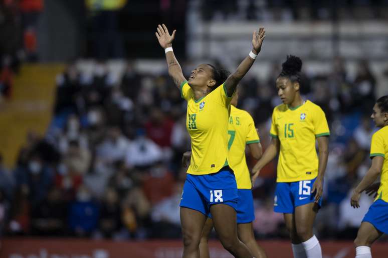 Com gol de Geyse, Brasil busca empate com a Espanha em amistoso