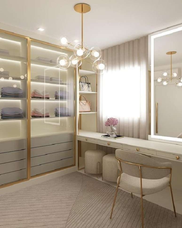 7. Decoração de ideias de closet em detalhes dourados – Foto Pinterest