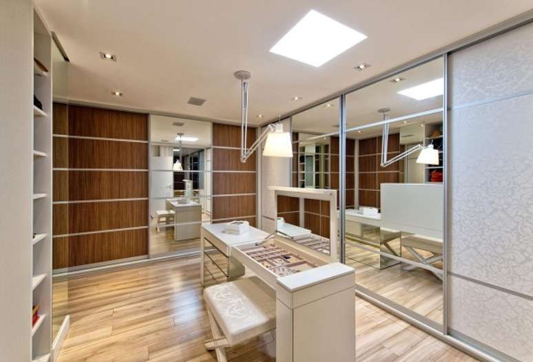 27. Ideias de closet com porta espelhada &ndash; Foto Espa&ccedil;o do Tra&ccedil;o Arquitetura