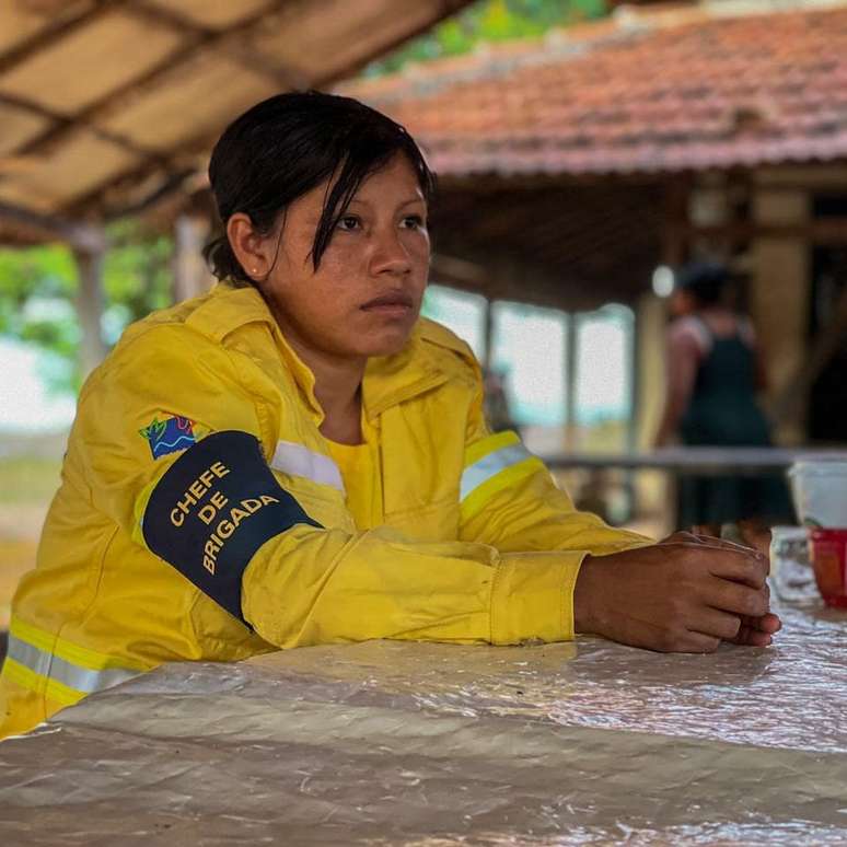 Lewaiki Suya, do povo Kisêdjê, foi escolhida pela comunidade para se tornar a primeira mulher chefe de brigada no Território Indígena no Xingu