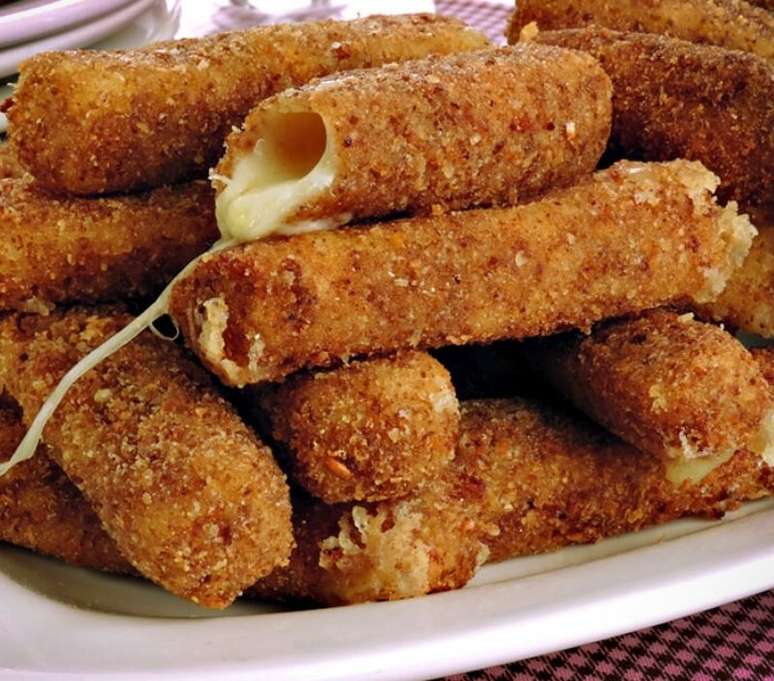 Palitos de mu&ccedil;arela (Reprodu&ccedil;&atilde;o / Guia da Cozinha)