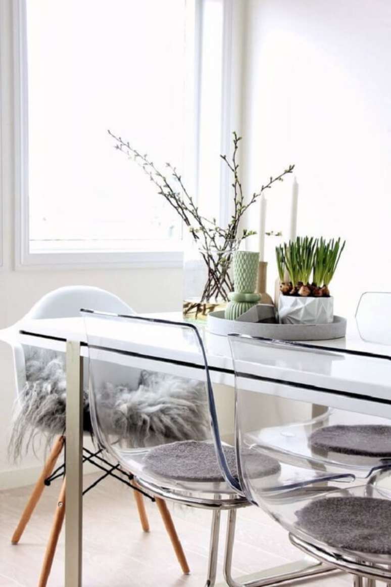 26. Mesa de jantar com cadeira acrilico transparente – Foto Décor Fácil