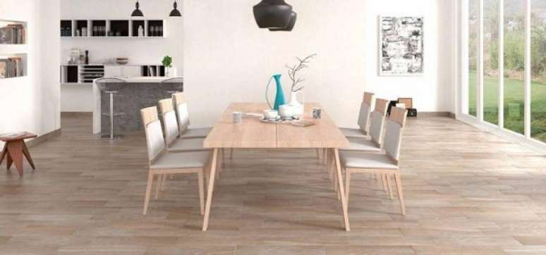 11.  Sala de jantar com porcelanato que imita madeira – Foto Azulejos onuba