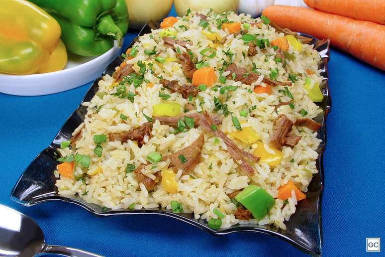 Arroz de panela de press&atilde;o com carne &ndash; Foto: Guia da Cozinha