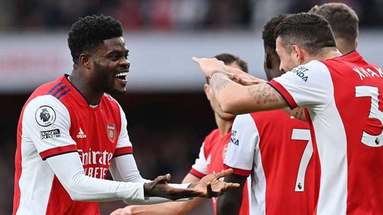 Há algumas rodadas, foco do Arsenal virou vaga no G4 do Campeonato Inglês #(Foto: GLYN KIRK / AFP)