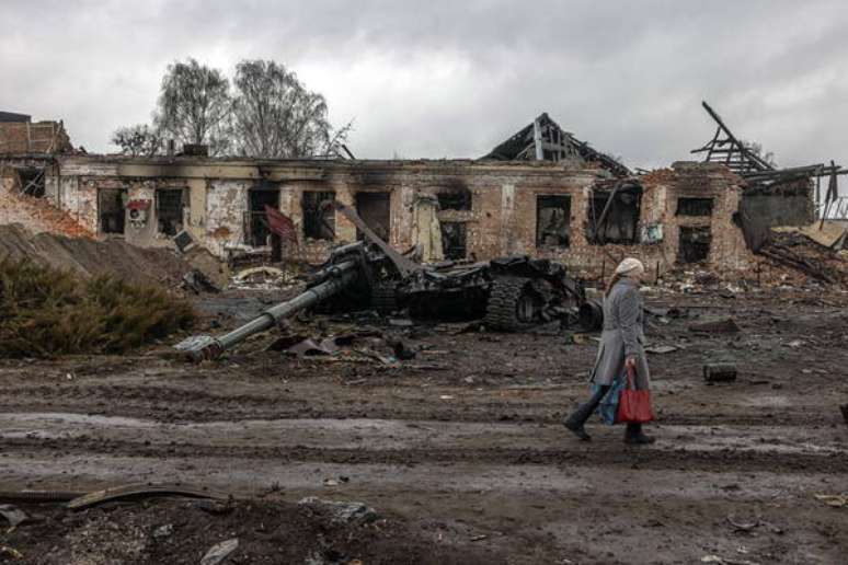 Estação de trem destruída na região de Sumy, no norte da Ucrânia