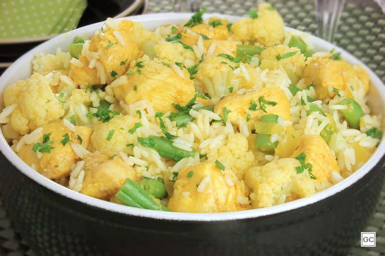 Arroz com frango, couve-flor e curry &ndash; Foto: Guia da Cozinha