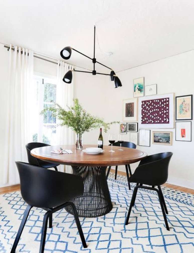 50. Base para mesa de jantar de ferro e tampo de madeira – Foto Blanco Interiores