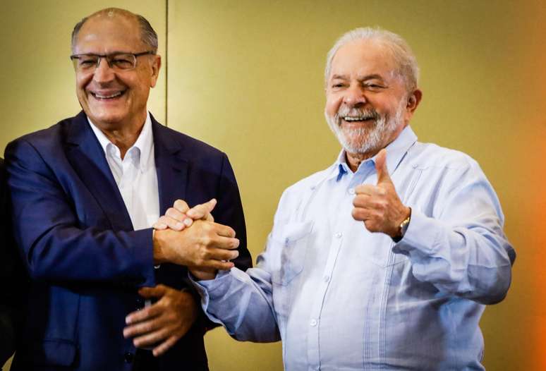 Alckmin e Lula em cerimônia de indicação do ex-governador como vice do petista