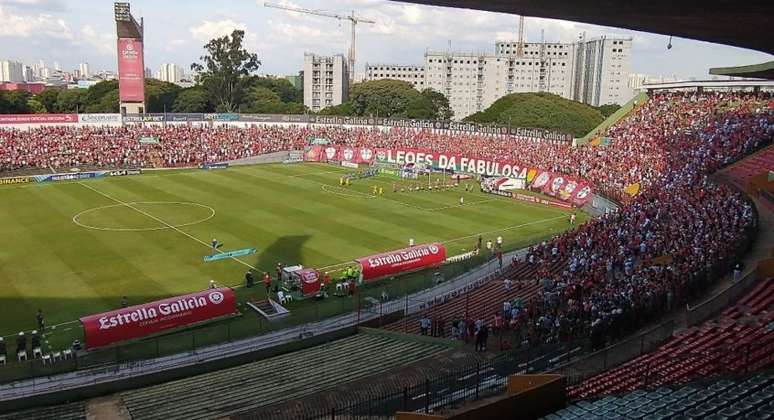 Torcida da Lusa lotou o Canindé para jogo decisivo na A2 do Paulistão (Foto: André Udlis/LANCE!)