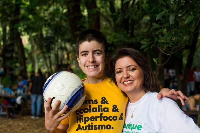 Andrea Werner, com o filho Theo: 'Lugar de autista é em todo lugar', diz ela, fundadora do Instituto Lagarta Vira Pupa