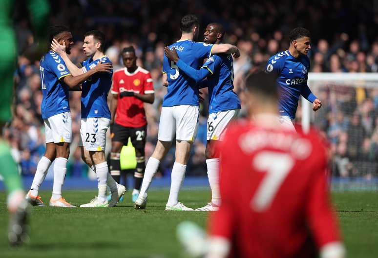Everton bate Manchester United no sufoco e se mant&eacute;m fora da zona de rebaixamento