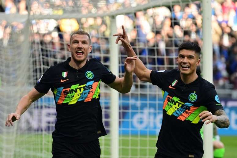 Dzeko é o vice-artilheiro da Inter de Milão no Campeonato Italiano com 13 gols feitos (Foto: MIGUEL MEDINA / AFP)