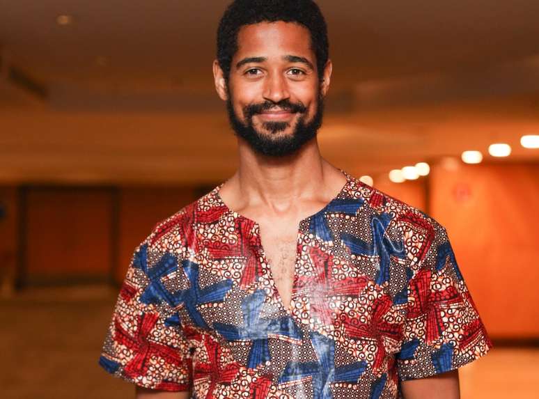 Alfred Enoch é um dos protagonistas do filme 'Medida Provisória'