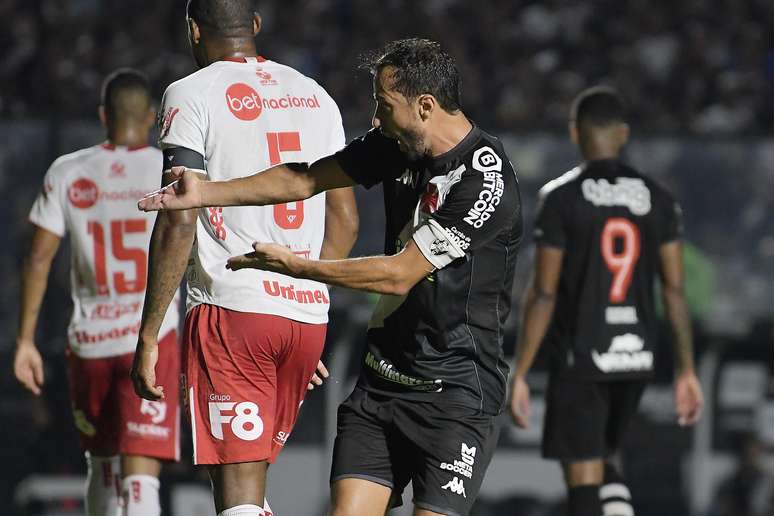 Vasco só empata com o Vila Nova na estreia pela Série B