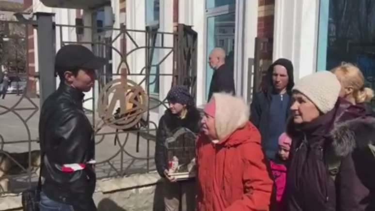 Vídeo mostra desespero de passageiros em estação de trem alvo de ataque (Cover)