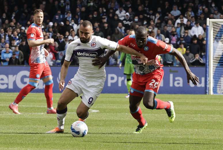 Com gol de Arthur Cabral, Fiorentina vence Napoli no Italiano