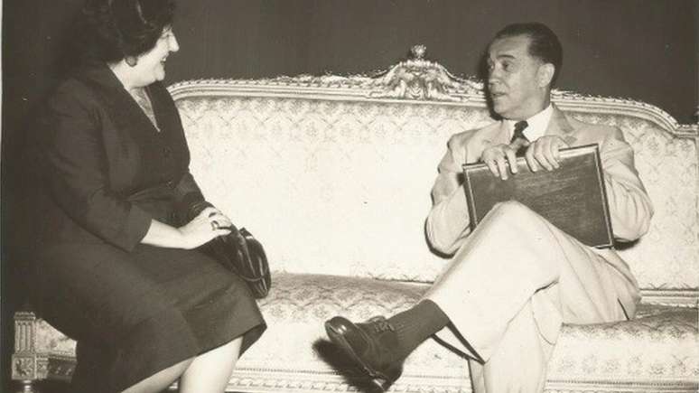 A diplomata Odette de Carvalho e Souza e Juscelino Kubitschek, em 1956
