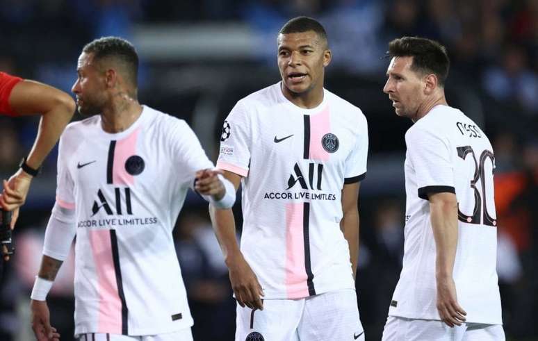 Neymar, Mbappé e Messi são os principais nomes do PSG (Foto: KENZO TRIBOUILLARD / AFP)