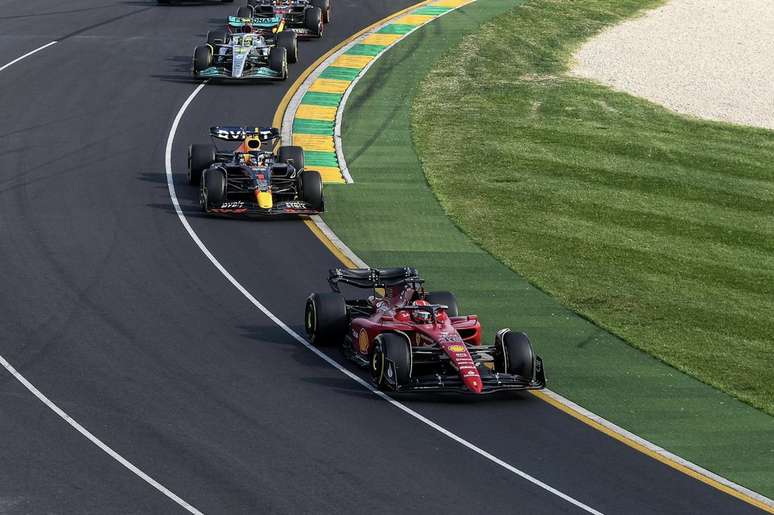 Verstappen persegue Leclerc na relargada do GP da Austr&aacute;lia