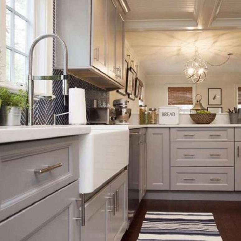 12. Cozinha cinza com cuba de semi encaixe &ndash; Foto Blanco Canada