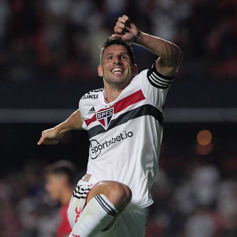 Calleri comemora ótima atuação pelo São Paulo e fala em finais a cada ...