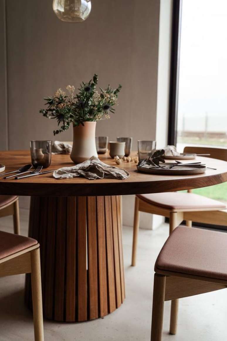 48. Arranjo para mesa de jantar de madeira – Foto Bobedre