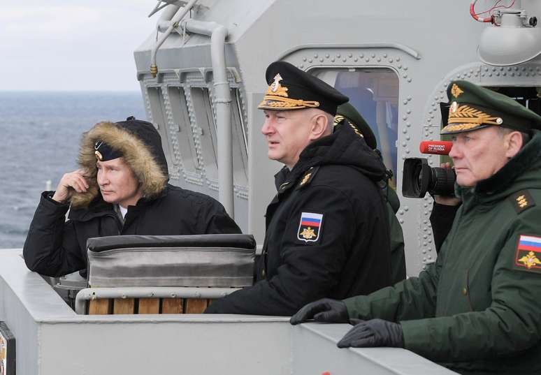 O presidente russo Vladimir Putin acompanha ação militar no Mar Negro