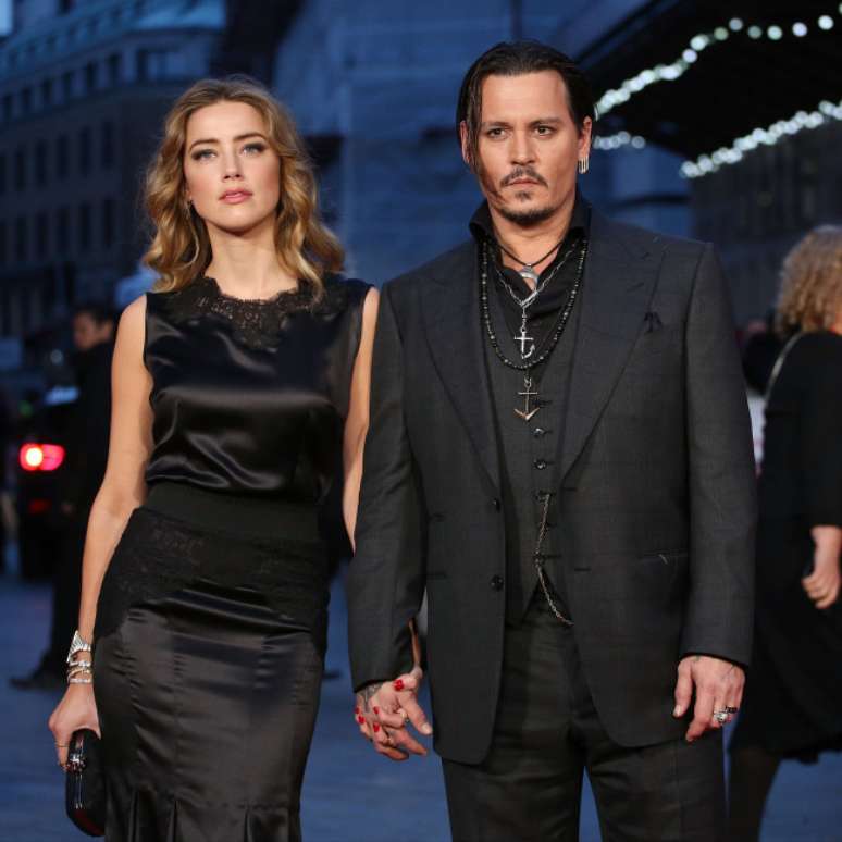 Em 2016, a modelo e atriz norte-americana Amber Heard abriu processo contra  o ator e diretor Johnny Depp, acusando-o de violência doméstica. A modelo pediu divórcio