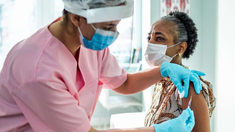 Para os pacientes da primeira onda, antes de existir vacina, os riscos de desenvolver coágulos são maiores, segundo estudo